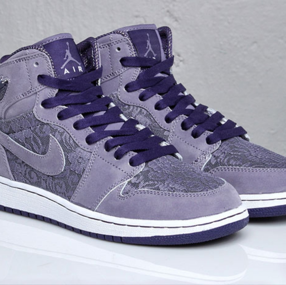 Nike Air Jordan 1 Retro Sneakers Purple Lace Youth Size 5Y/Sz 6.5 (332748 501)